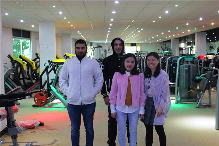 坦桑尼亞客戶開健身房